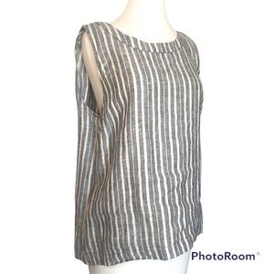 Linen top w peekaboo back